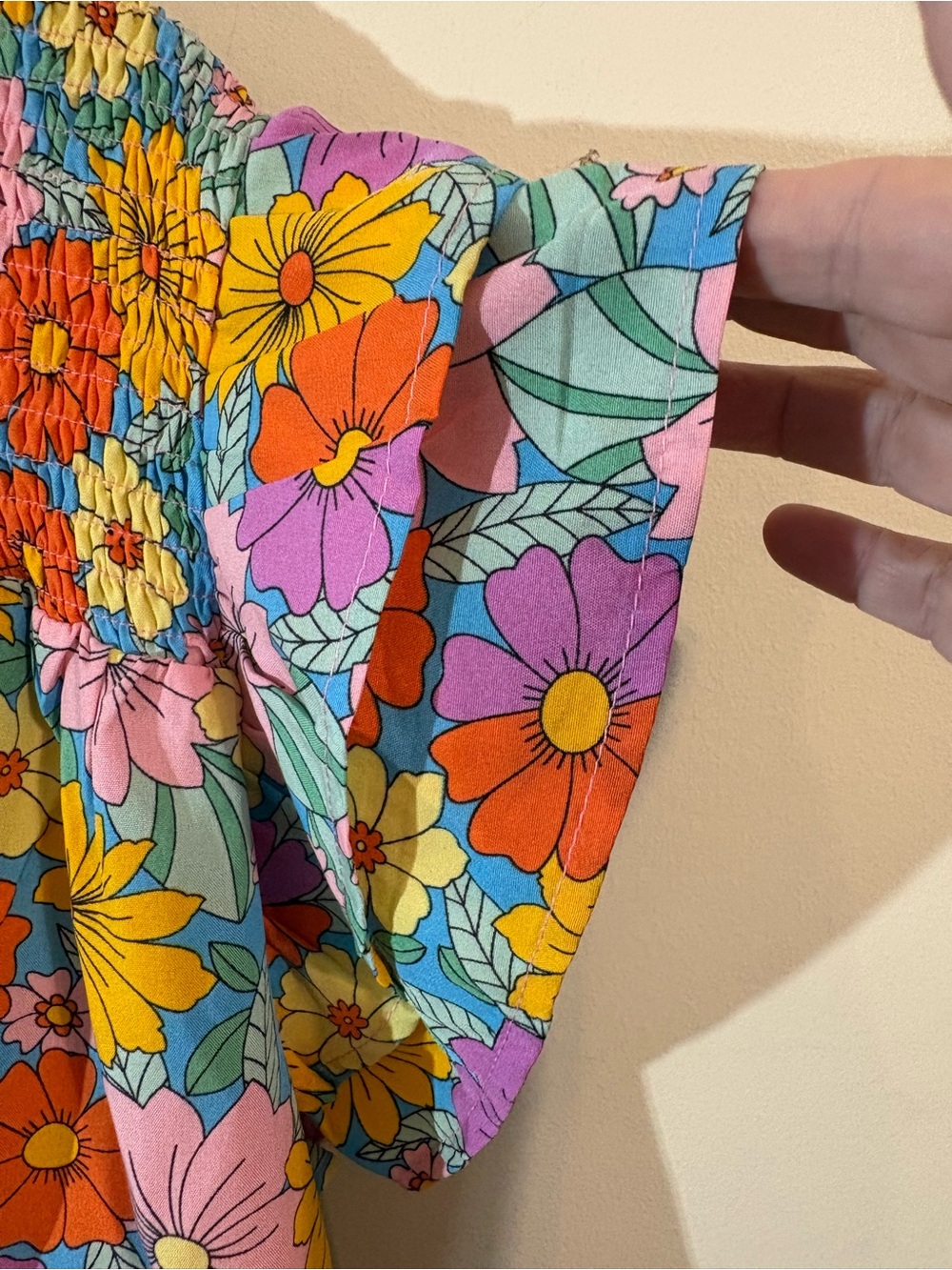 Umgee Split Neck Smocked Floral Print Ruffle Sleeve Top Large vibrant retro NWT - Picture 6 of 11